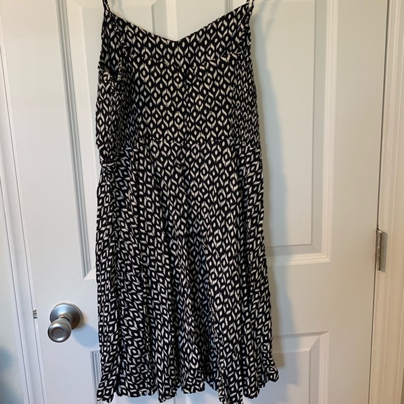 Old Navy Black & White Printed Dress - Picture 2 of 3